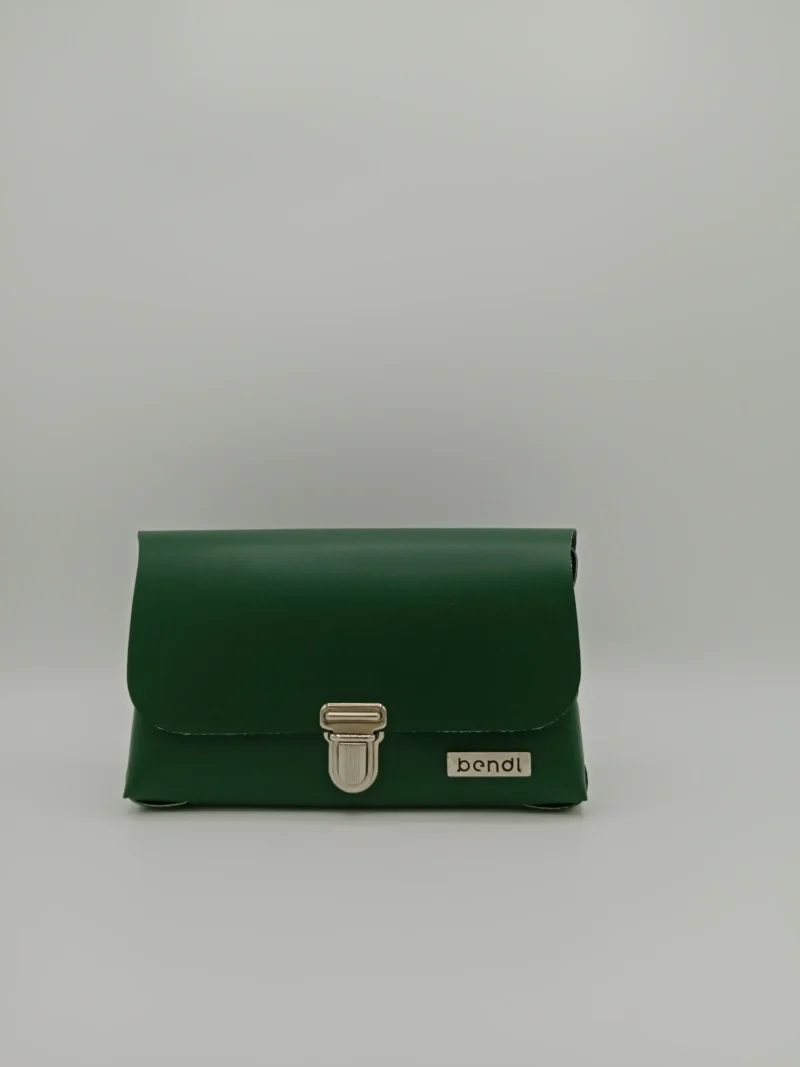 Grüne nachhaltige Crossbody-Tasche aus recyceltem Lkw-Planenmaterial, handgefertigt in den Niederlanden
