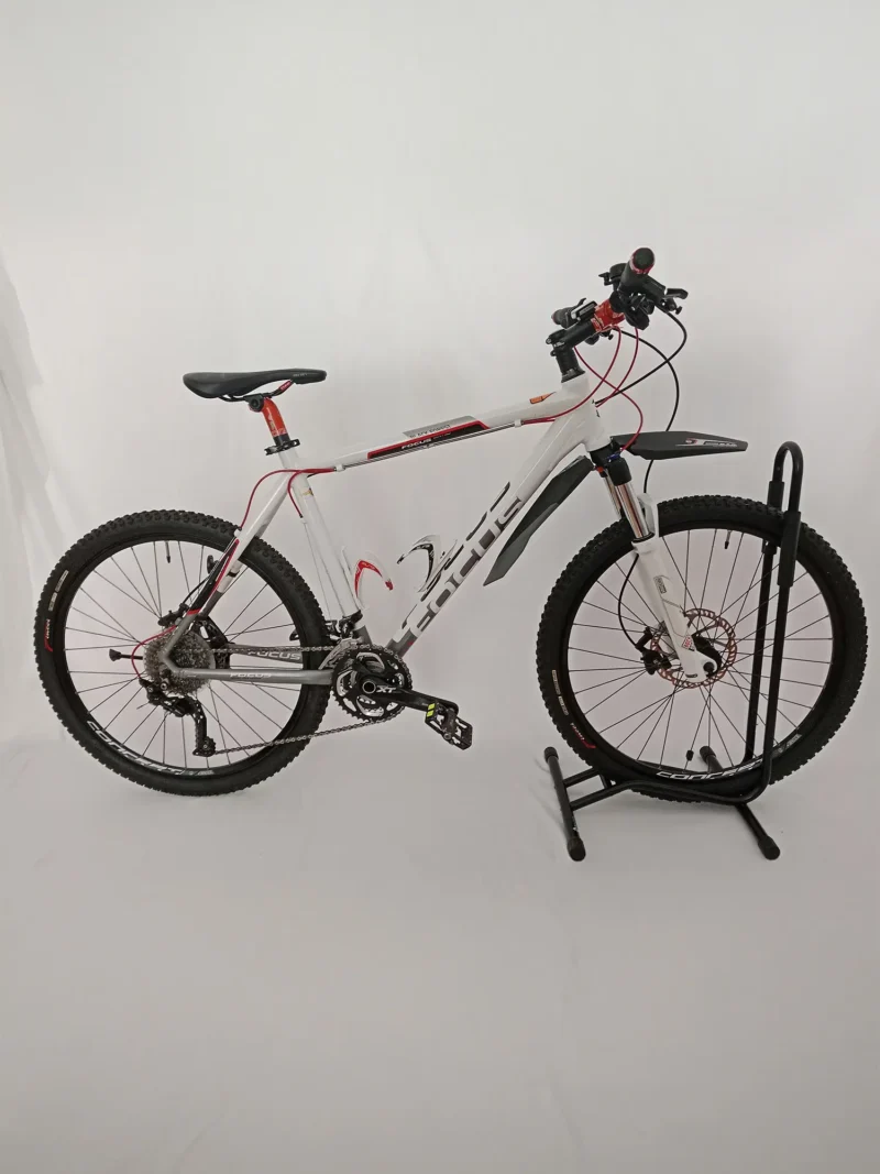 Focus Black Forest Fahrrad. Sportliches Trekkingrad mit 52er Rahmen und Shimano XT Ausstattung