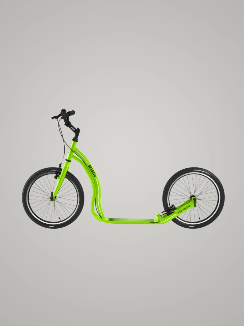 Grüner Tretroller Dragstr mit sportlichem Design und schlankem Rahmen, ideal für Geschwindigkeit und urbanes Fahren.