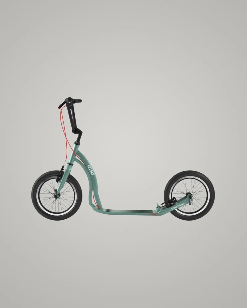 Grauer Tretroller Friday mit sportlichem Design und schlankem Rahmen, ideal für Geschwindigkeit und urbanes Fahren.