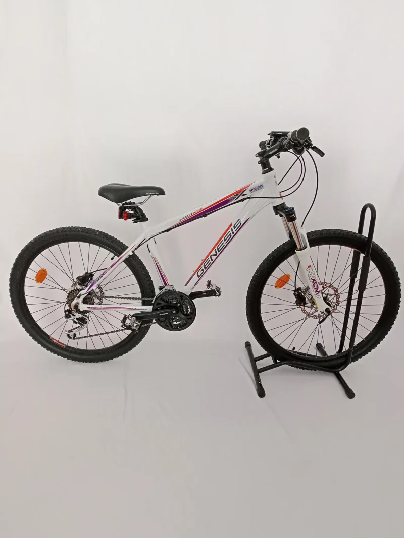 Genesis Razor XR15 Damen Mountainbike mit 26-Zoll-Rädern, 9x3-Gang-Schaltung und Shimano Deore XT Schaltwerk, 42 cm Damenrahmen.