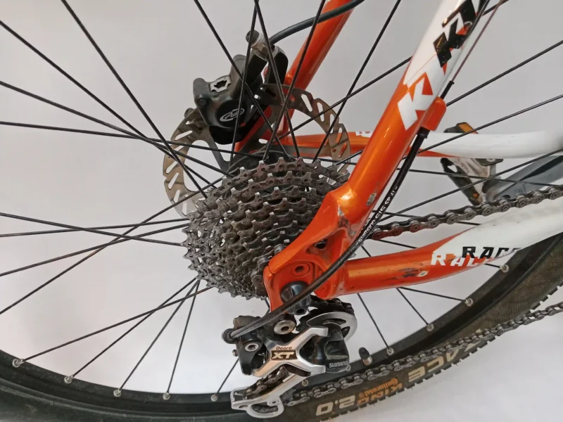 Gebrauchtes KTM RACE PRO in Orange mit 26-Zoll-Rädern, Shimano XT Schaltwerk, 9x3-Gang-Schaltung und 57 cm Rahmengröße.