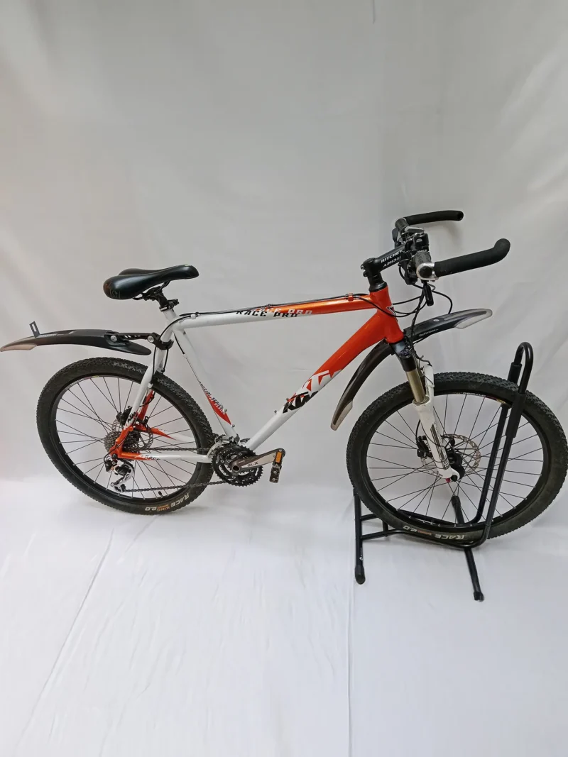 Gebrauchtes KTM RACE PRO in Orange mit 26-Zoll-Rädern, Shimano XT Schaltwerk, 9x3-Gang-Schaltung und 57 cm Rahmengröße.