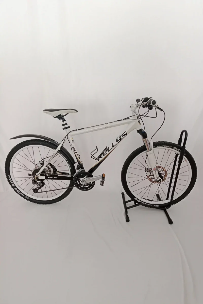 Mountainbike mit Shimano SLX Schaltwerk und 3x9-Gang-Antrieb, ausgestattet mit hydraulischen Hayes Ryde Scheibenbremsen,