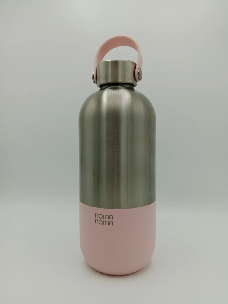 Nachhaltige Edelstahl-Trinkflasche in Pink. Wiederverwendbare, umweltfreundliche Flasche für unterwegs.