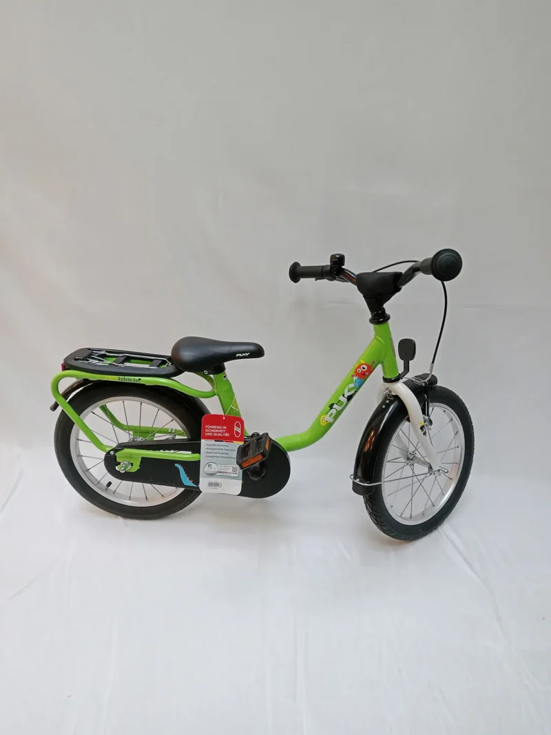 Puky Steel 16 Kinderfahrrad mit 16-Zoll-Rädern, stoßfester Pulverlackierung, geschlossenem Kettenkasten, kindgerechtem Bremshebel und abrutschsicheren Griffen.