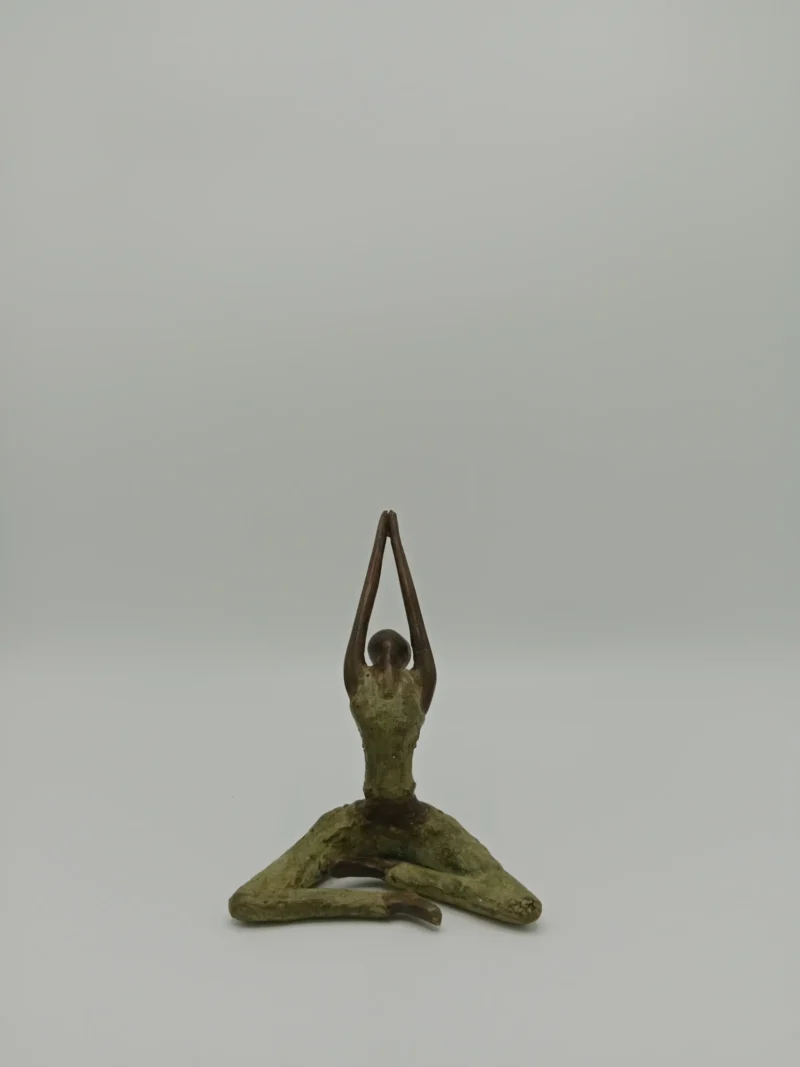 Elegante Bronzeskulptur von Hamidou Ouedraogo aus recyceltem Metall. Ein traditionelles Kunsthandwerk aus Burkina Faso - ca. 12 cm groß.